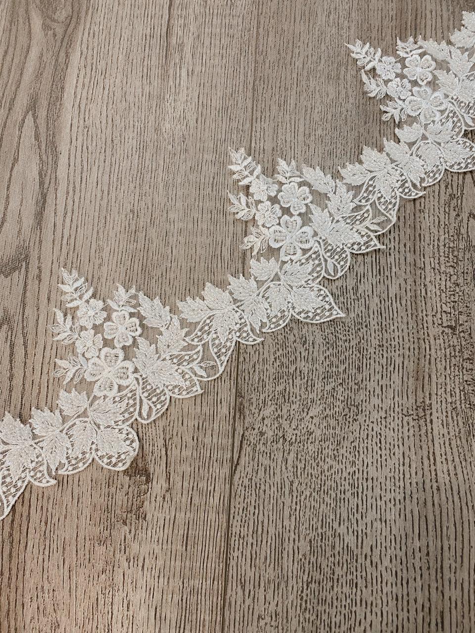 Mantilla Lucy