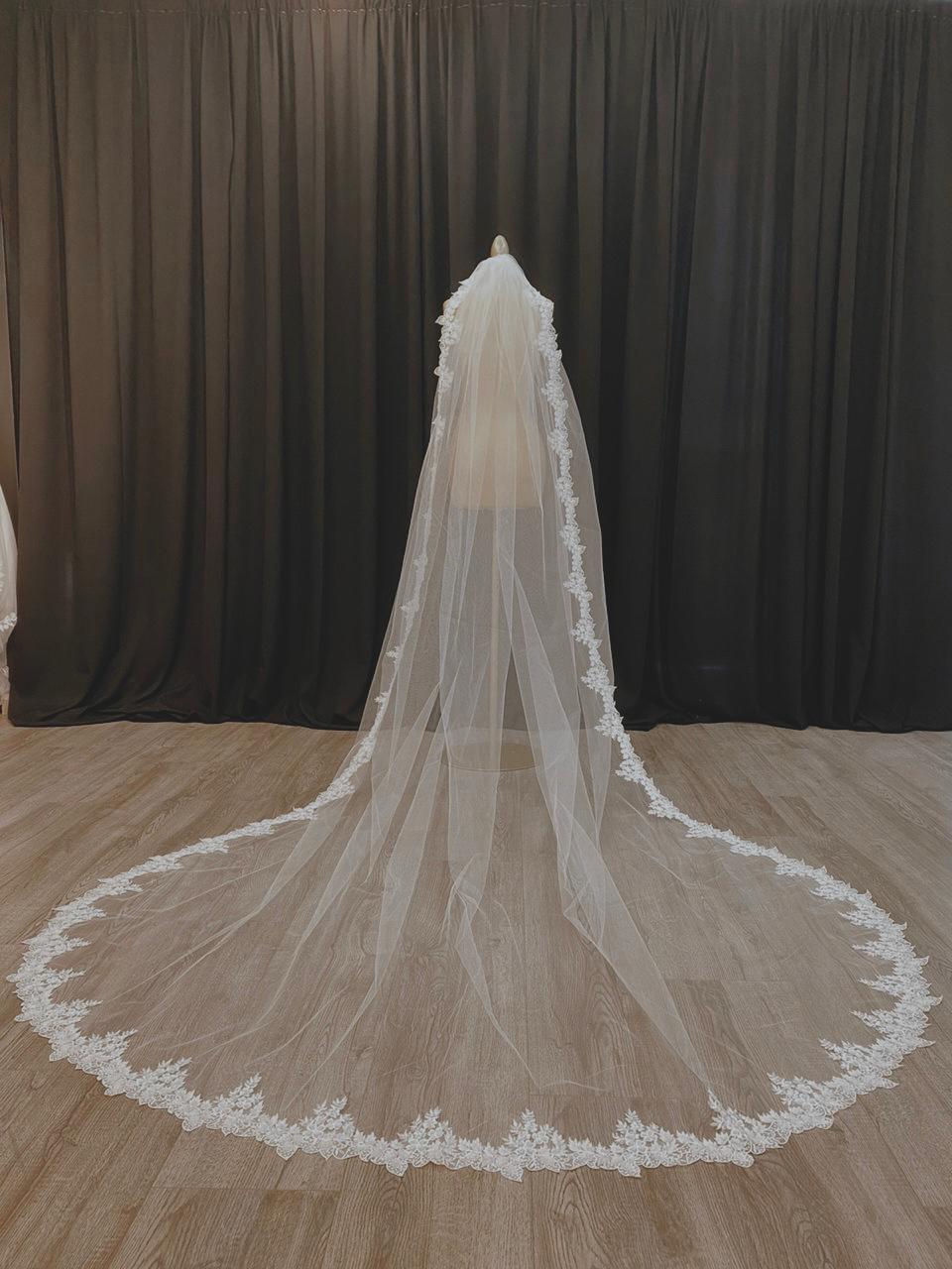 Mantilla Lucy